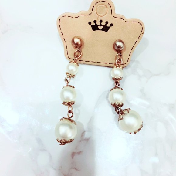 Vintage Jewelry - Gold Tone Vintage and Faux Pearl Earrings